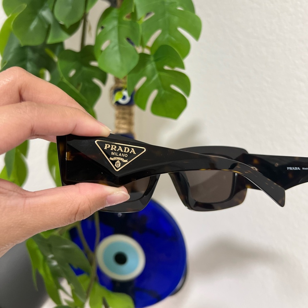 AUTHENTIC PRADA Low Bridge Fit Sunglasses
